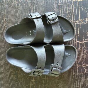 Birkenstock Kids Black Sandals size 31